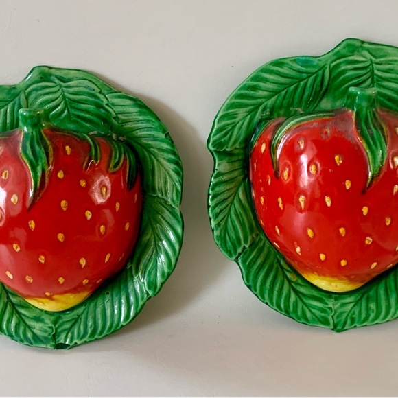 Vintage Rossetti Hand Painted Ceramic Strawberry Plaques - Picture 12 of 12
